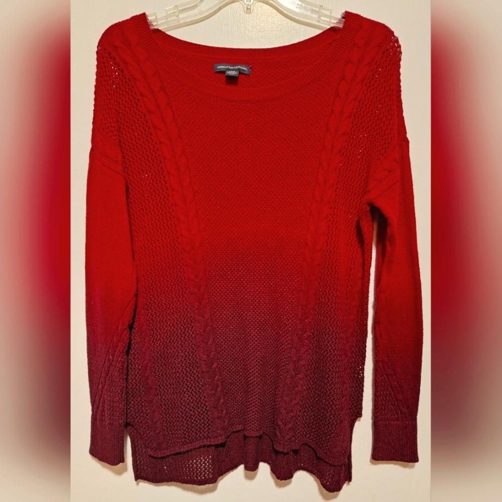 AMERICAN EAGLE OUTFITTERS RED OMBRE LIGHTWEIGHT SWEATER